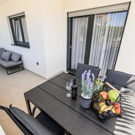 Maestral * 特罗吉尔